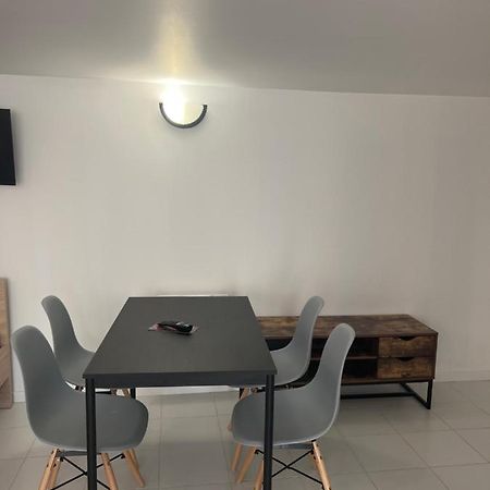 Chaudari Guest House Palaiseau Bagian luar foto