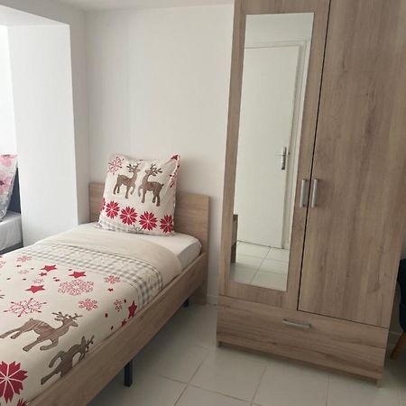 Chaudari Guest House Palaiseau Bagian luar foto