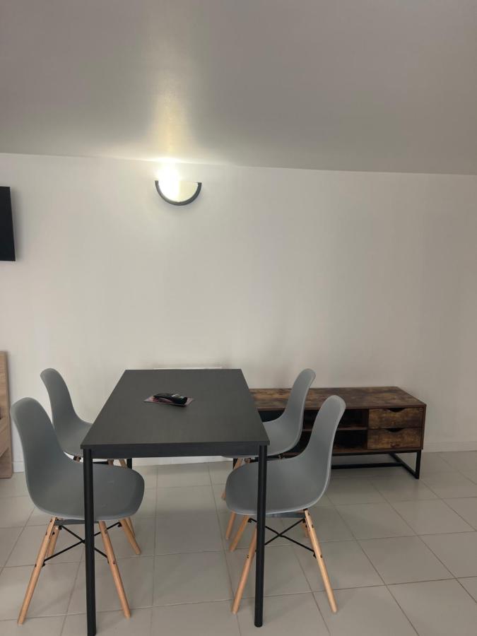 Chaudari Guest House Palaiseau Bagian luar foto